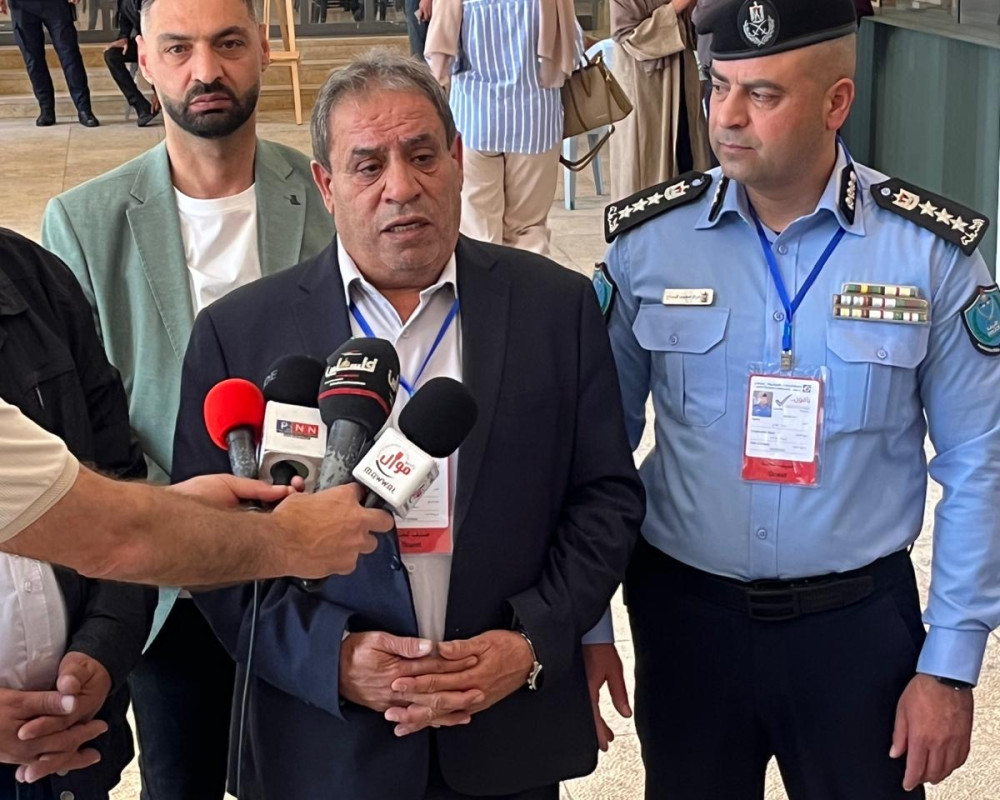 المحافظ ابو عليا ل PNN : الانتخابات تجري باجواء ديمقراطية وادعو المواطنين للتصويت لاختيار ممثليهم بالمجالس البلدية