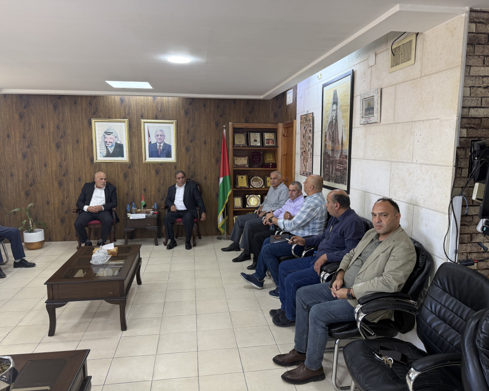 المحافظ ابو عليا ورئيس بلدية بتير يبحثون واقع البلدة واجراءات تطويرية على اكثر من صعيد