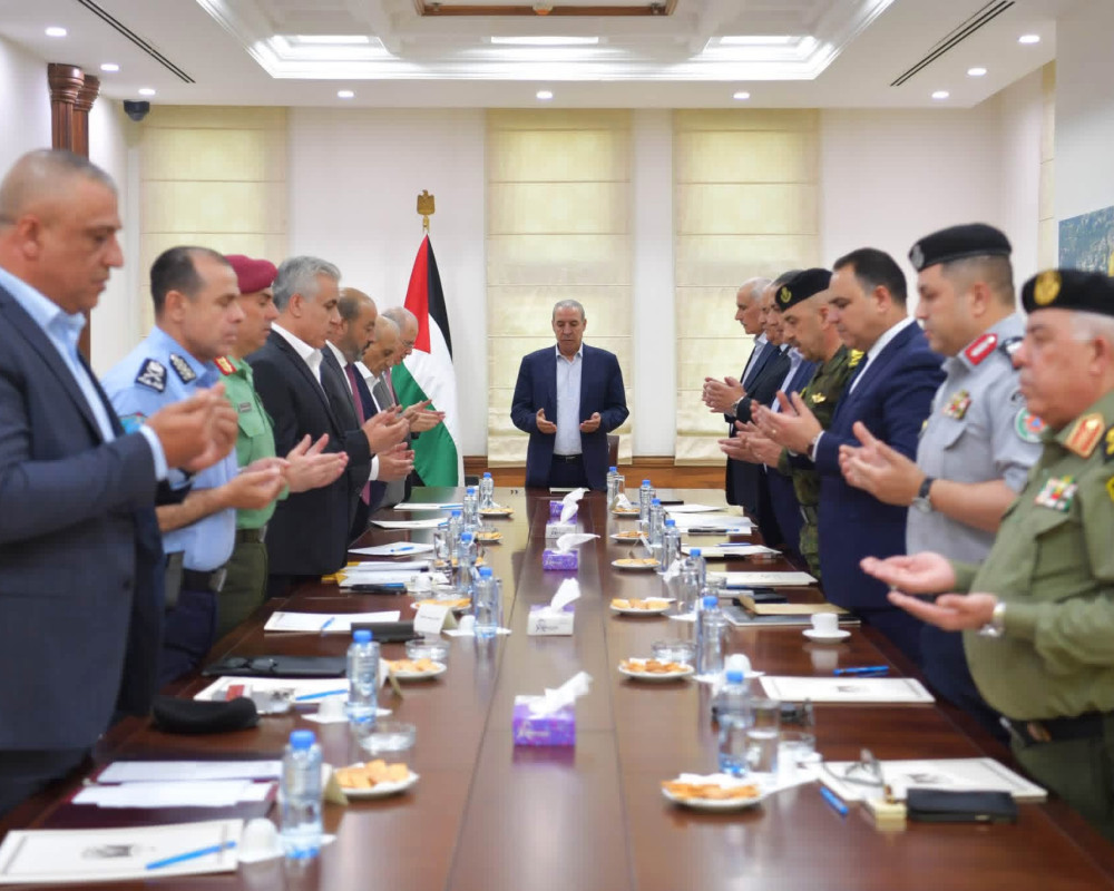 الشيخ يعقد اجتماعا مع قادة الأجهزة الأمنية لمتابعة التطورات الراهنة