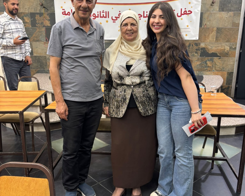 اللجنة الشعبية ومؤسسات وحركة فتح بمخيم عايدة تكرم طلبة التوجيهي بالمخيم