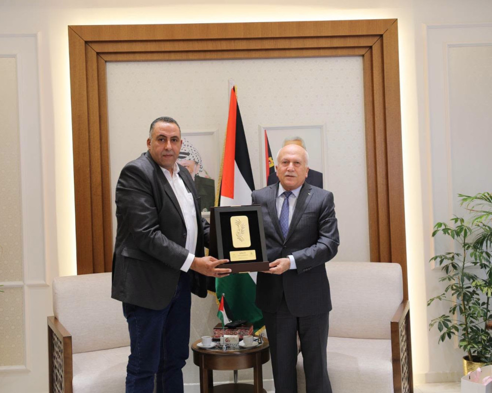 نقابة اصحاب شركات التجميل تكرم وزير الاقتصاد وتبحث سبل تطوير وتعزيز حضور هذا القطاع في الاقتصاد الوطني