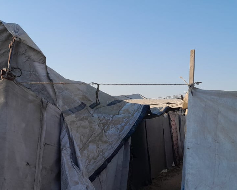 مرايا غزة المكسورة : ثلاث نساء يبحثن عن وجوههنّ في زجاج الحرب