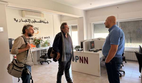 منتجو افلام وصحفيون ايطاليون وصينيون يزو...
