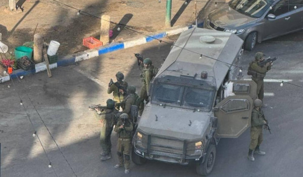 الاحتلال يجبر أصحاب المحال التجارية على ...