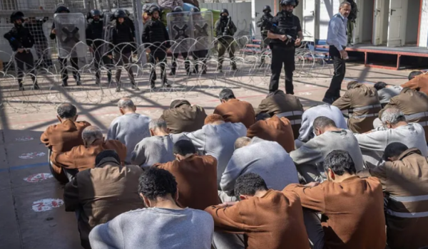 كاتس يوقع أمرا يمنع الصليب الأحمر من زيا...