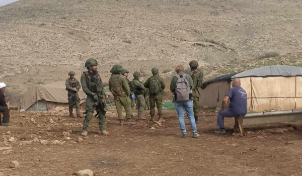 الأغوار : قوات الاحتلال تحتجز عدداً من ا...