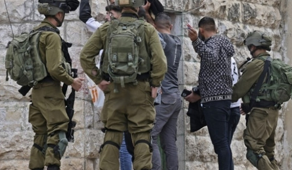إسرائيل تعتقل 442 فلسطينيا بالضفة في أكت...