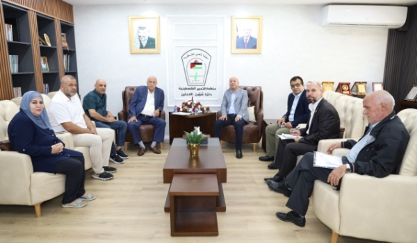 أبو هولي : دعم صمود اللاجئين أولوية وطني...