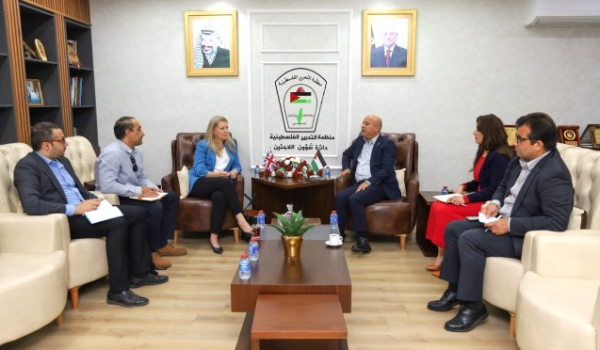 د. أبو هولي يلتقي القنصل البريطاني تحضير...