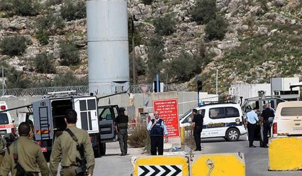 قوات الاحتلال تعتقل مواطنين غرب سلفيت وت...