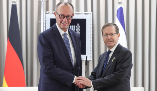 الرئيس الإسرائيلي للمستشار الألماني: نحن...