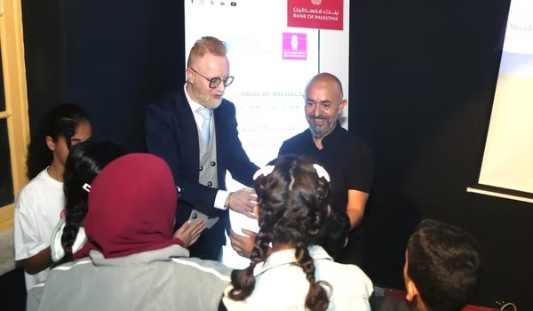 بنك فلسطين يرسم البسمة على وجوه الأطفال ...