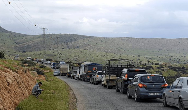 الاحتلال يعيق وصول المعلمين إلى مدارس ال...