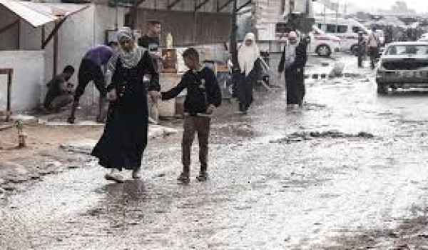 رئيس بلدية غزة: المنخفض الجوي يشل البنية...