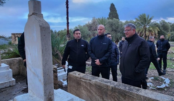 بن غفير يجدد التهديد بهدم قبر الشيخ عز ا...