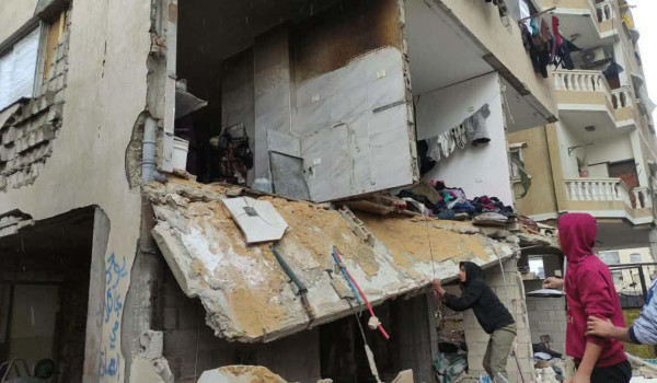 انهيار 3 مبانٍ في غزة جرّاء أمطار غزيرة...