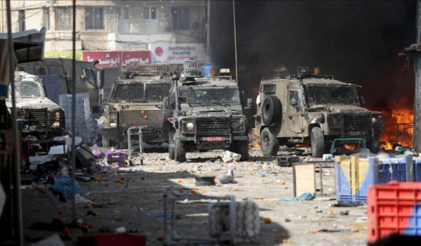 الاحتلال يقتحم البلدة القديمة بمدينة ناب...