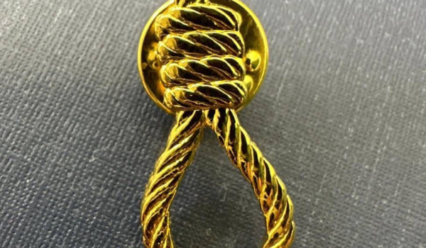 مشنقة على كتف دولة بقلم عيسى قراقع...