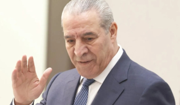 الشيخ يلتقي رئيس الوزراء القطري في الدوح...