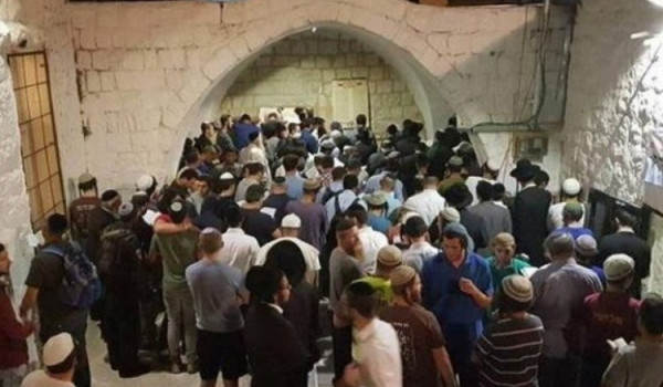 عشرات المستعمرين يقتحمون المقامات الإسلا...