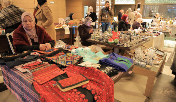 بتنفيذ من ملتقى الطلبة : بازار الحاضنة ا...