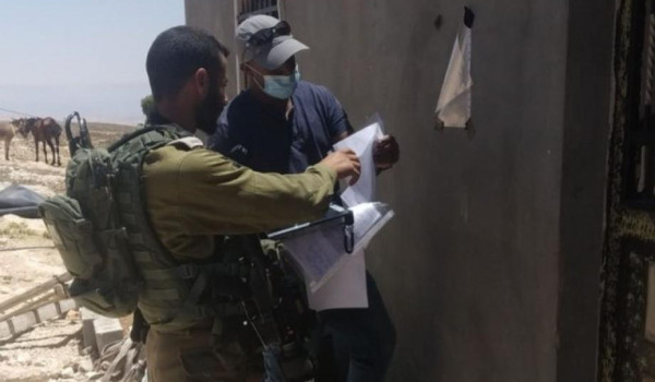 الاحتلال يخطر بوقف بناء أربعة منازل في ا...