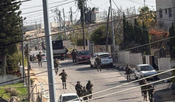 الاحتلال يصيب شابا بالرصاص عقب اقتحام مخ...