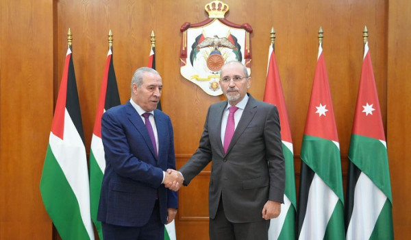 الشيخ يبحث مع الصفدي تثبيت وقف إطلاق الن...