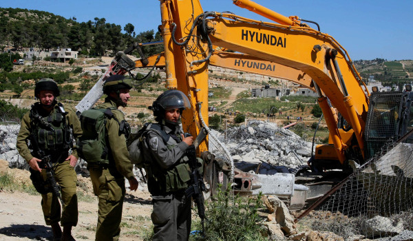 الاحتلال يهدم سورا ويجرف منشأة زراعية جن...