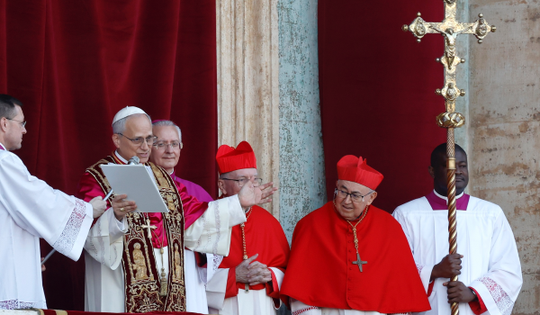 البابا يندد بالظروف الإنسانية الصعبة الت...