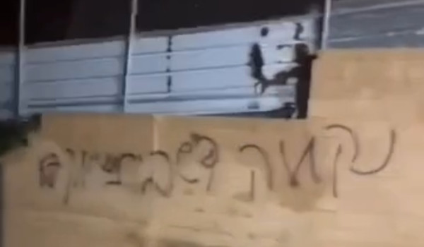 بحماية جيش الاحتلال : المستوطنون يعربدون...