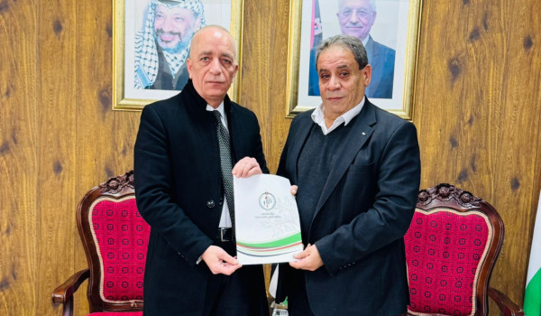 التميمي سلم المحافظ اوراقها  : الرئيس عب...