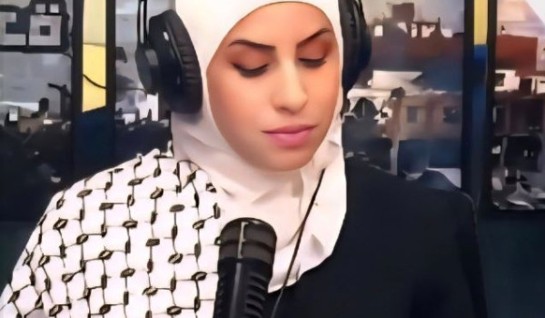 عامٌ يطوى… وعامٌ يُفتح بلا ضمّادة حين يم...