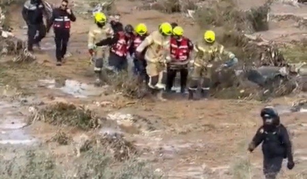 العثور على جثة الشاب الذي جرفته السيول ق...