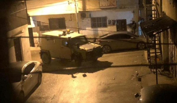 الاحتلال يداهم منزل معتقل ويستولي على مق...