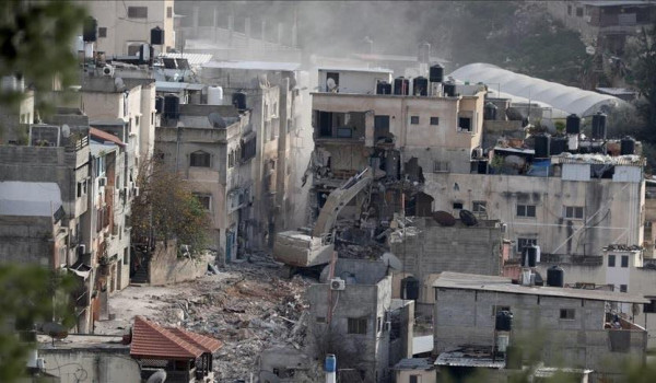 جرافات الاحتلال تستأنف عملية هدم المنازل...