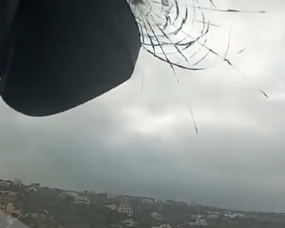 مستعمرون يهاجمون مركبات المواطنين بالحجارة عند مدخل البيرة الشمالي