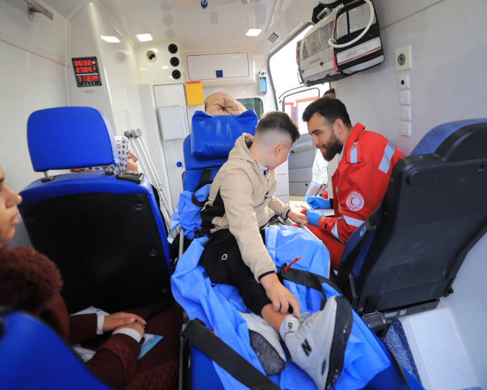 إجلاء 47 مسافرا بينهم مرضى عبر معبر رفح البري