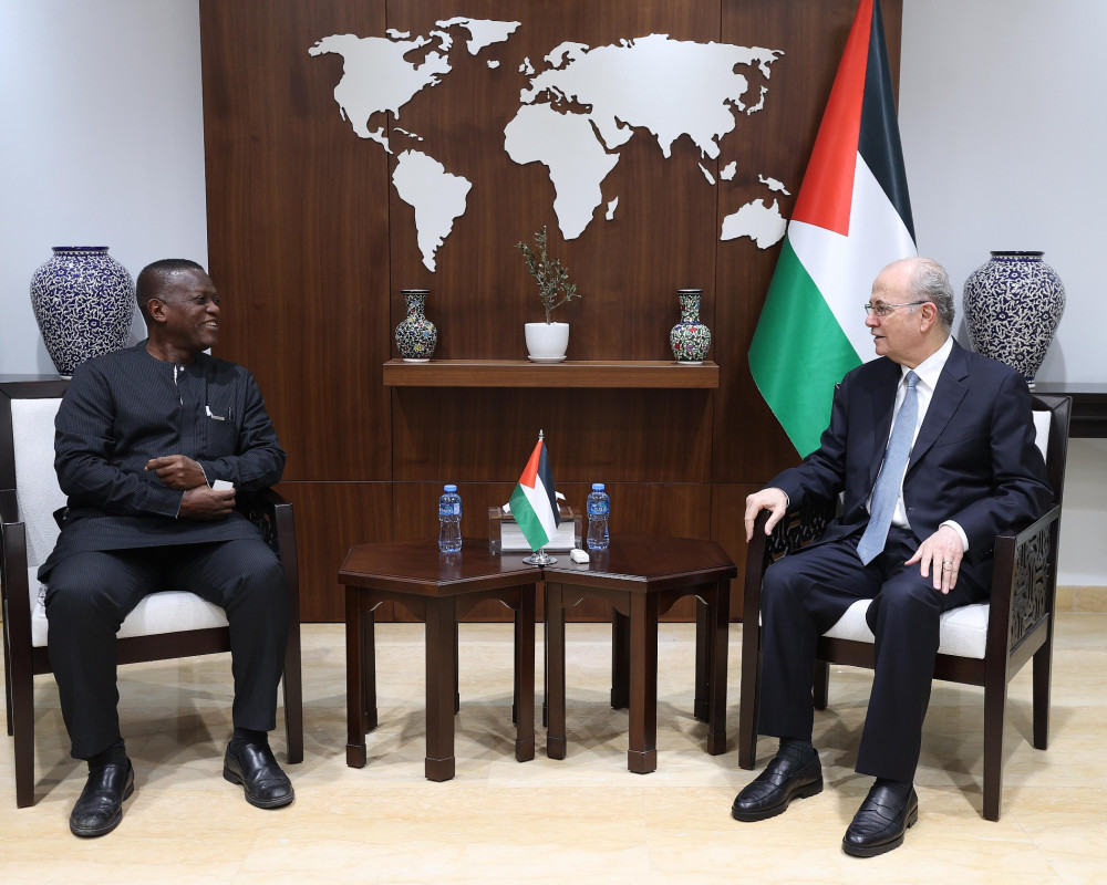 مصطفى يبحث مع رئيس اتحاد كُتَّاب عموم أفريقيا تعزيز دعم الكُتَّاب والأُدباء والمثقفين للرواية الفلسطينية وقضيتنا العادلة