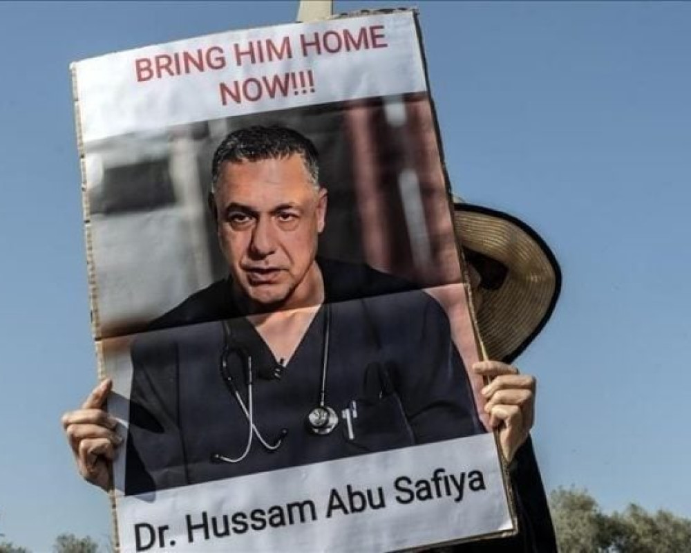 محكمة إسرائيلية تمدد اعتقال الطبيب حسام أبو صفية دون اتهام