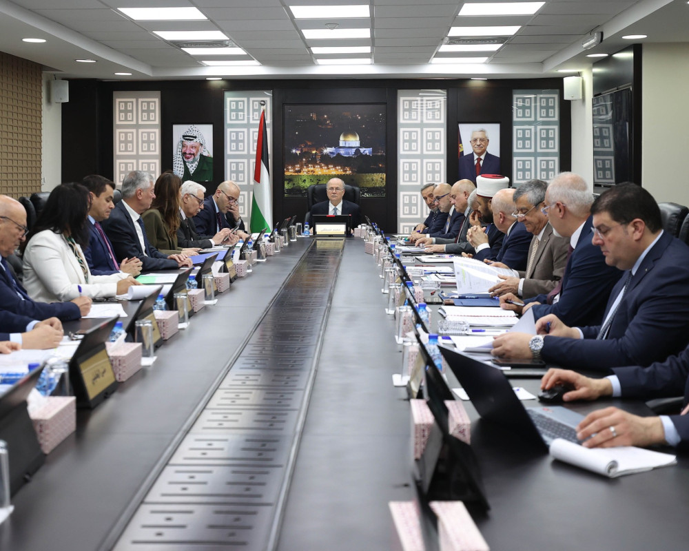 مجلس الوزراء يطالب المجتمع الدولي والوسطاء بتحمل مسؤولياتهم تجاه خروقات الاحتلال وجرائم المستعمرين المتصاعدة