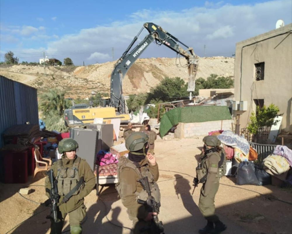 الاحتلال يهدم منزلا شمال القدس بحجة عدم الترخيص