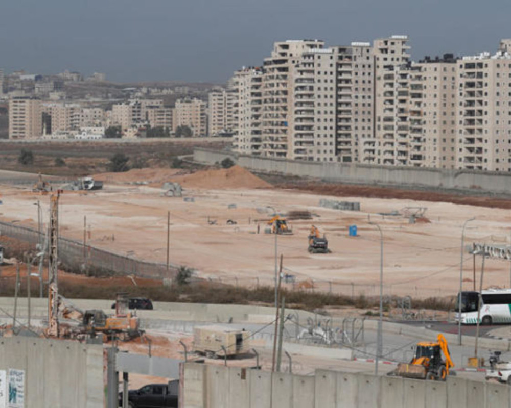 تهويد مطار القدس الدولي: الاحتلال يعتزم تحويله لـ"مركز تراثي" لتخليد ذكرى شقيق نتنياهو