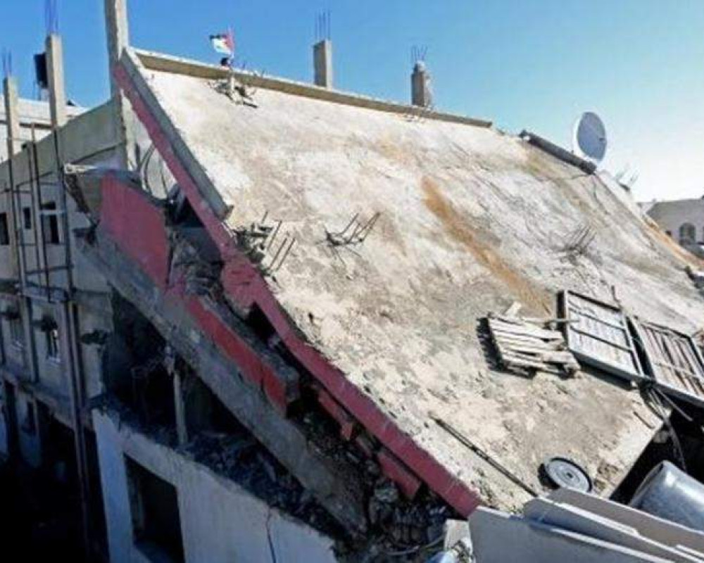 الاحتلال يخطر بهدم ثلاثة منازل شرق بلدة يطا
