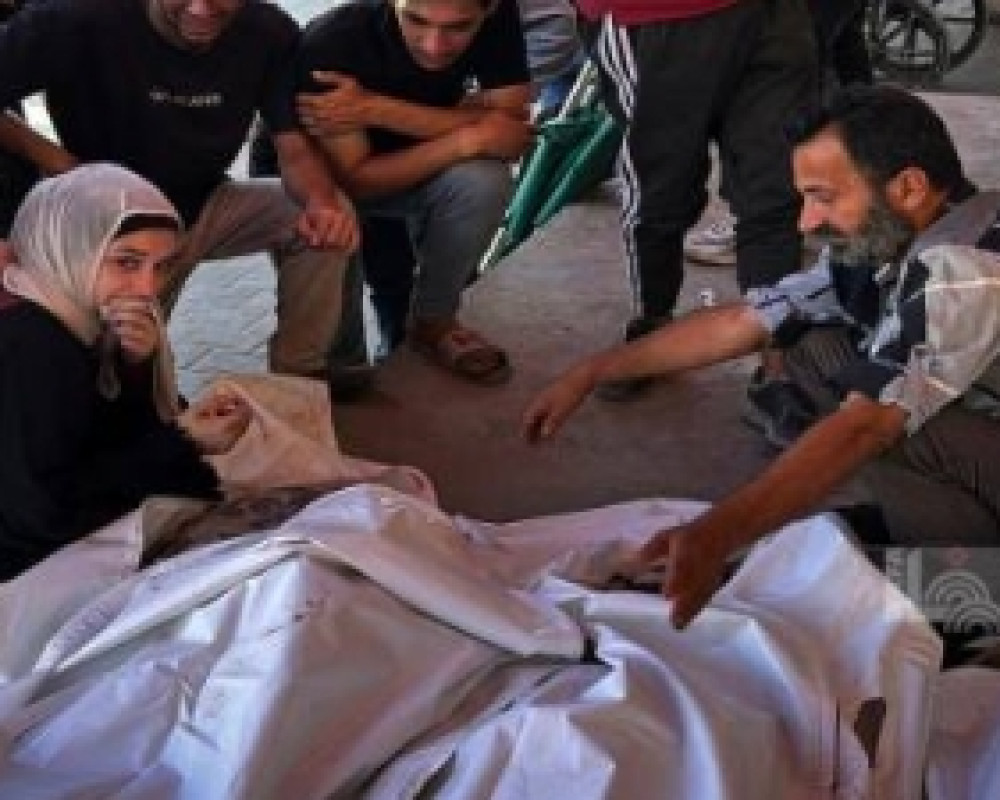 شهيد وجرحى في قصف مسيرة للاحتلال خيمة نازحين بمنطقة المواصي غرب خان يونس