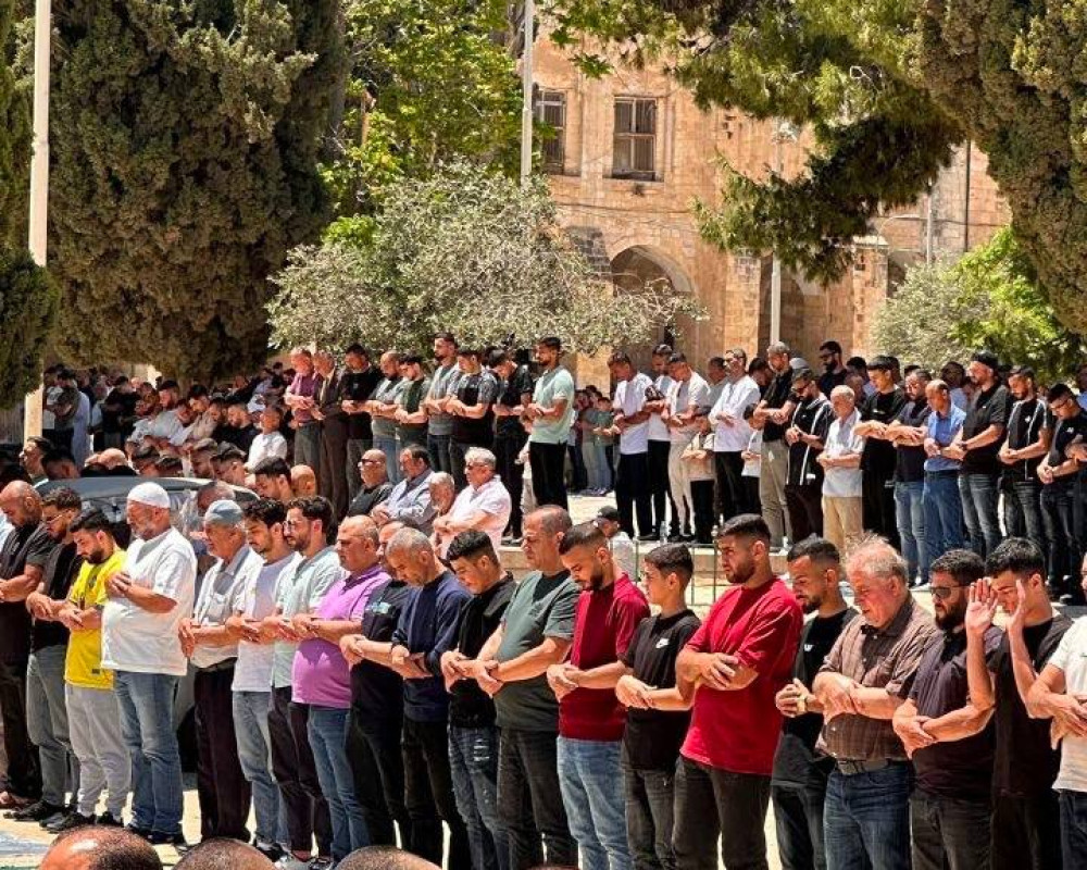 65 ألفا يؤدون الجمعة في المسجد الأقصى
