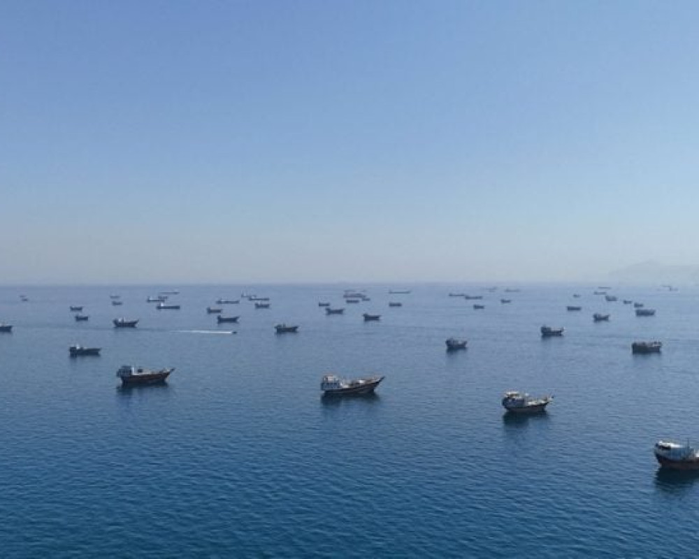 إيران: قذيفة أمريكية أصابت بارجة شحن في خليج عمان
