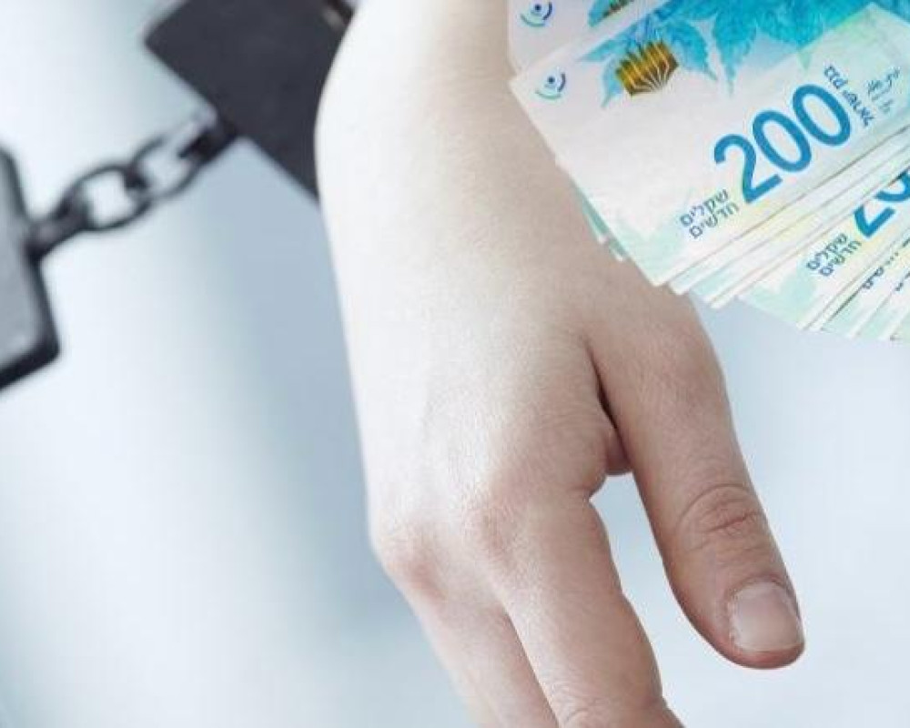 الشرطة: القبض على مُشتبه بها سرقت 200 ألف شيقل في بيت لحم