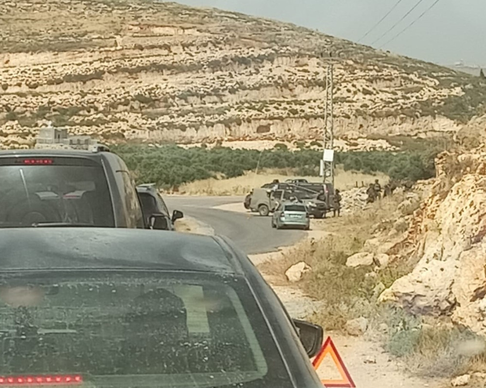 الاحتلال يغلق المدخل الغربي للمغير شرق رام الله
