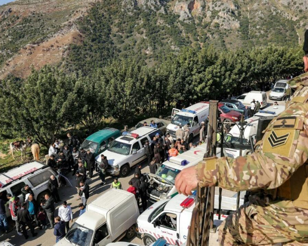 نازحون لبنانيون يعودون إلى الجنوب ونتنياهو يصر على عدم انسحاب القوات